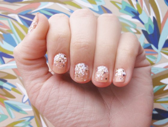 unhas-de-segunda-unhas-decoradas-nail-art-splash-glitter-nanacoco-ombre-nude-cipo-colorama