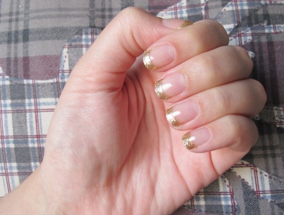 unhas-de-segunda-unhas-decoradas-unhas-diferentes-nail-art-sally-hansen-inglesinha-french-mani-glitter-gold-cabaret