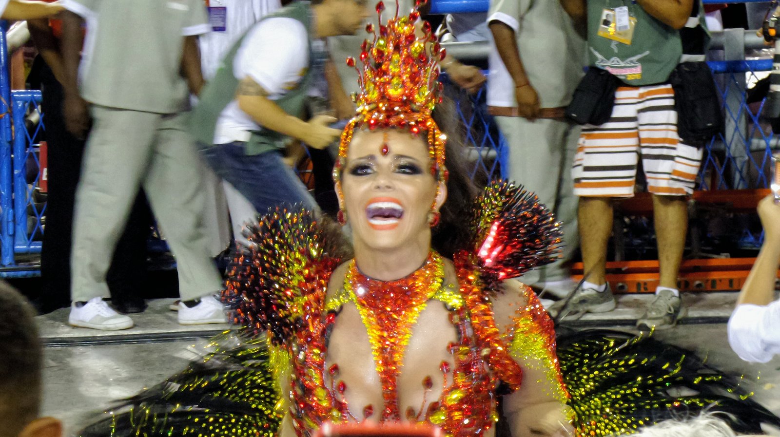 Viviane araujo madrinha bateria salgueiro 2015 grande carnaval rio sapucai