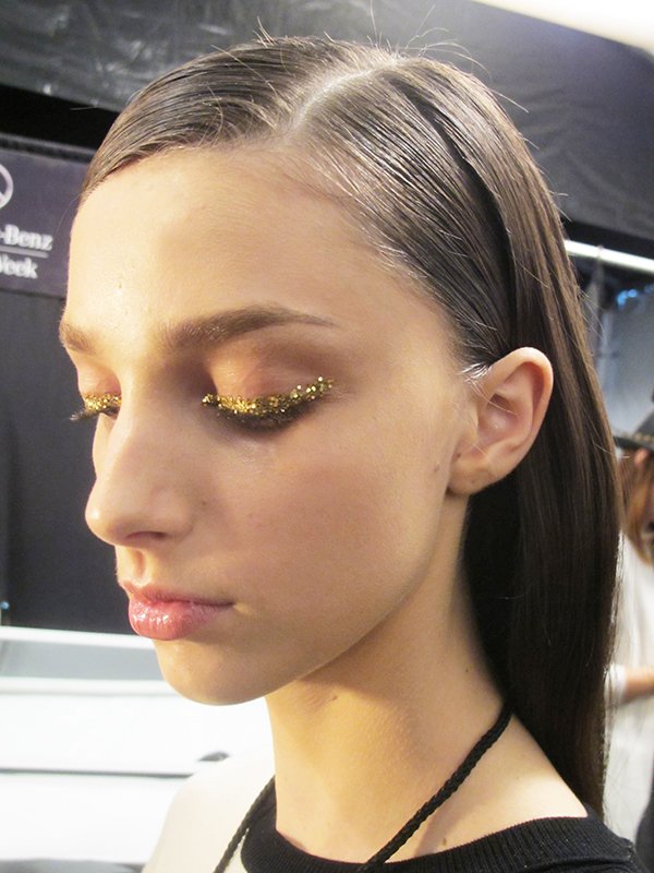 nyfw-mbfw-desfile-tadashi-shoji-vestido-glitter-mac-cosmetics-dourado-ideia-make-carnaval-beleza-beauty-look-products-used-produtos-fashion-moda