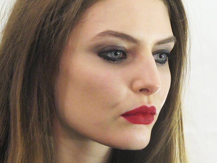 monique-lhuillier-nyfw-mbfw-fall-2015-fw-15-makeup-beauty-beleza-maquiagem-mac-cosmetics-bold-eyes-lips-retro-matte