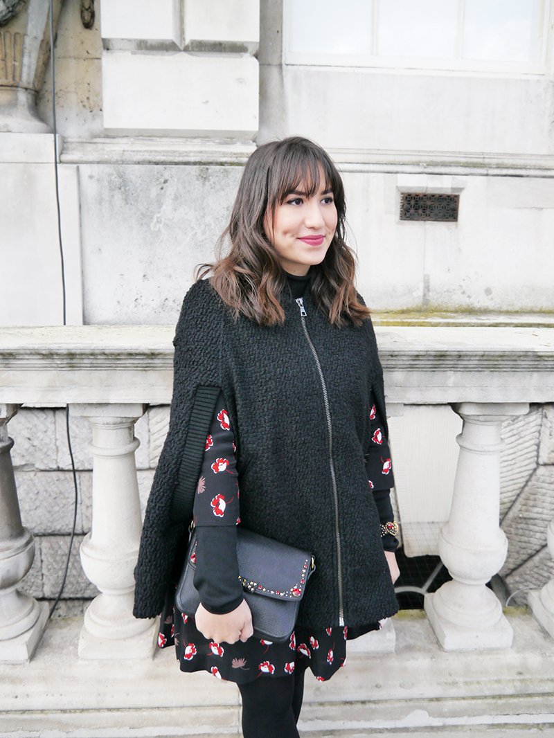 lfw-london-londres-semana-de-moda-mandy-blog-staring-look-do-dia-street-style-poncho-braco-mango-miu-miu-bota-galocha-melissa-capa-trend-long-bob-hair-bangs-somerset-house-winter-fall-2015-fw