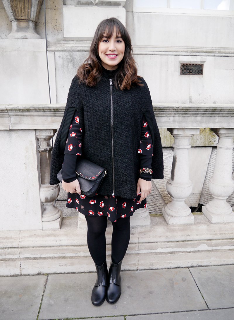 lfw-london-londres-semana-de-moda-mandy-blog-staring-look-do-dia-street-style-poncho-braco-mango-miu-miu-bota-galocha-melissa-capa-trend-long-bob-hair-bangs-somerset-house-winter-fall-2015-fw