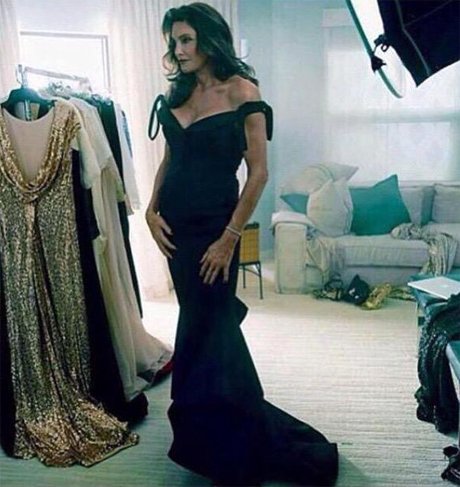 bruce-jenner-caitlyn jenner vestido preto longo