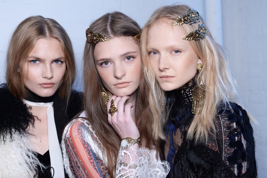 backstage-desfile-rodarte-runway-nyfw-new-york-nyc-moda-fashion-week-beleza-beauty-spring-2016-16-cabelo-make-maquiagem-nars