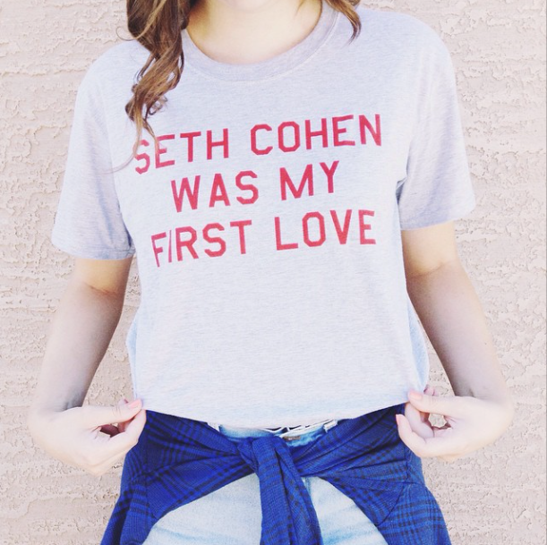 camiseta-frase-divertida-netflix-harvard-law-onde-comprar-online-brasil-seth-cohen