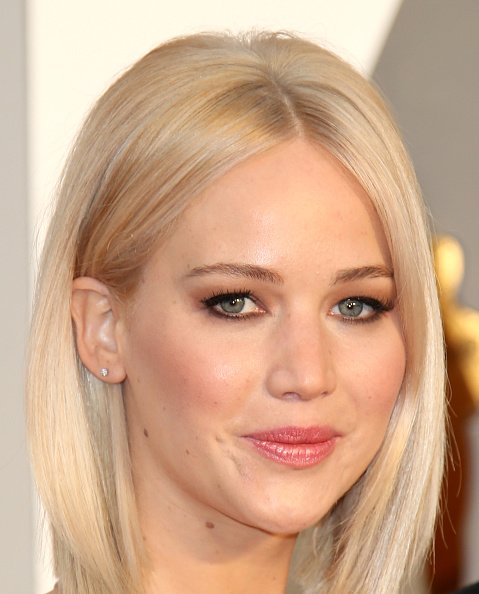 HOLLYWOOD, CA - FEBRUARY 28: Actress Jennifer Lawrence attends the 88th Annual Academy Awards at Hollywood & Highland Center on February 28, 2016 in Hollywood, California. (Photo by Dan MacMedan/WireImage) *** Local Caption *** Jennifer Lawrence