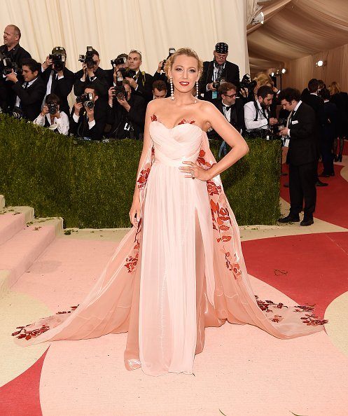 NEW YORK, NY - MAY 02:  Blake Lively attends "Manus x Machina: Fashion In An Age Of Technology" Costume Institute Gala at Metropolitan Museum of Art on May 2, 2016 in New York City.  (Photo by Kevin Mazur/WireImage)