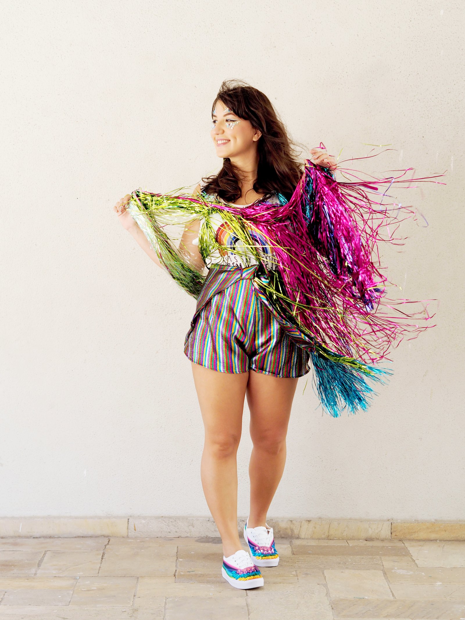 tutorial-diy-dafiti-carnaval-fantasia-arco-iris-rainbow-tenis-chicote