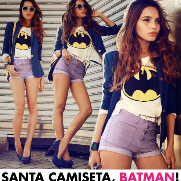 look-do-dia-camiseta-batman-short-blazer-cores-azul-lilas-amarelo-pump-cinto-branco-tee-batman-vintage-alana-ruas